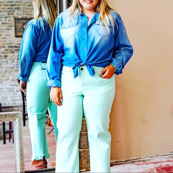 Mint frayed hem boyfriend jeans in plus sizes - Picture 4 of 4